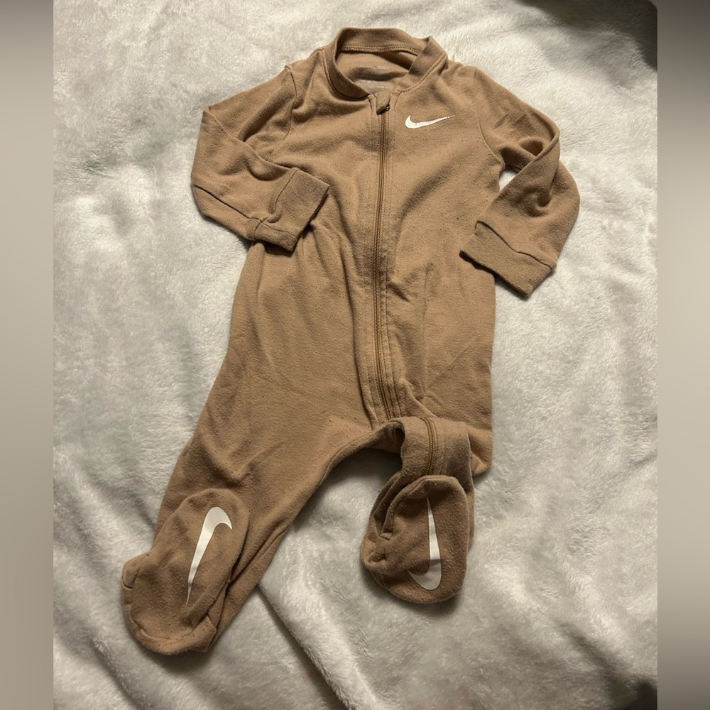 Nike footed pajamas | for the neutral mama | Size: 9 months
